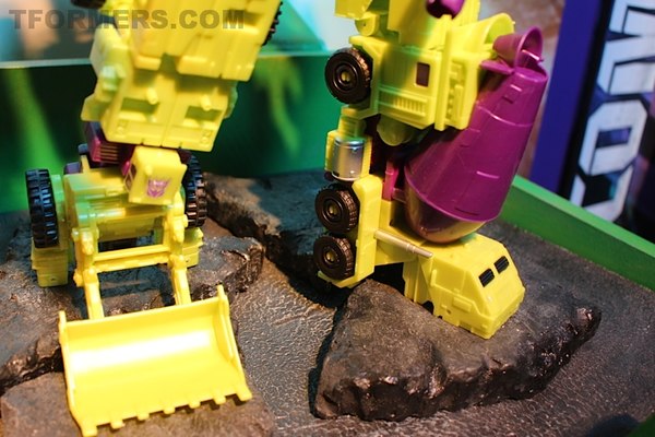 Toy Fair 2015   First Looks At Devastator Combiner Wars FIgures Images  (2 of 30)
